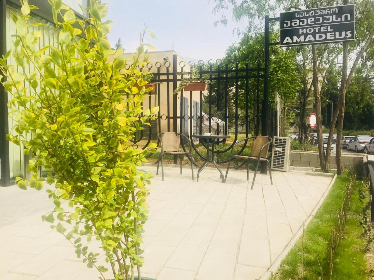 Amadeus Hotel Tbilisi Exteriör bild